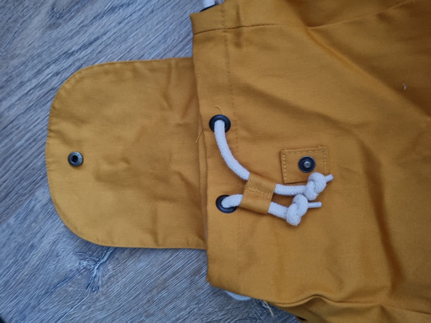 Sac a dos moutarde C.S.Créatif